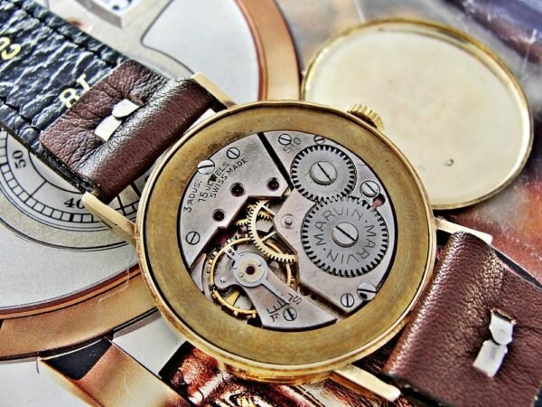 Beautiful bicolor bauhaus 14k gold Marvin watch from the 1940s - Image 13