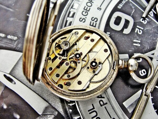 A rare nun's watch with a silver key from the 1800s that can be worn on the arm. - Image 16