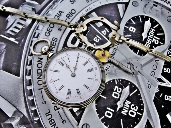 A rare nun's watch with a silver key from the 1800s that can be worn on the arm. - Image 18