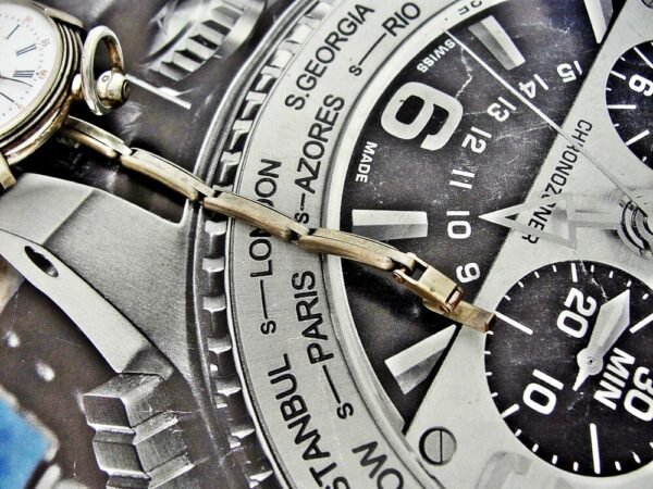 A rare nun's watch with a silver key from the 1800s that can be worn on the arm. - Image 8
