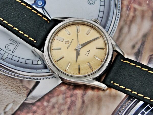 Beautiful Beautiful steel Certina DS-1 tortoise back watch from the 1960s. - Image 19