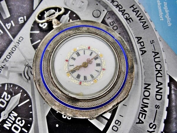 A nice silver pocket watch with a flower motif from the early 1900s. - Image 4