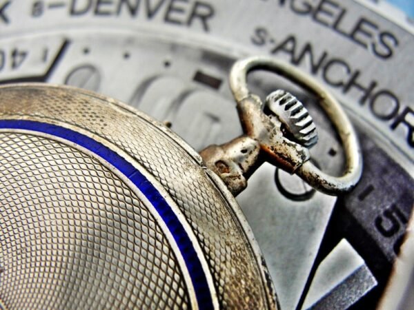 A nice silver pocket watch with a flower motif from the early 1900s. - Image 9